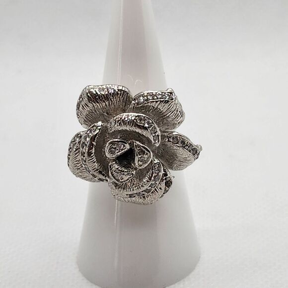 Vera & Co Brass Silver Tone & Clear Cubic Zirconia Flower Ring (5) - Picture 2 of 8